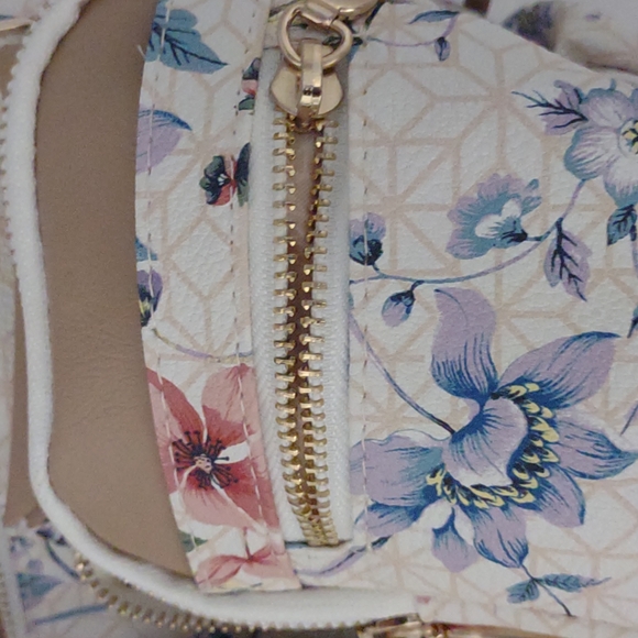 Purse - Picture 2 of 4